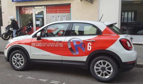 Auto-école qui propose des heures de conduite pour passer le permis de conduire pendant la période de couvre-feu à Lyon