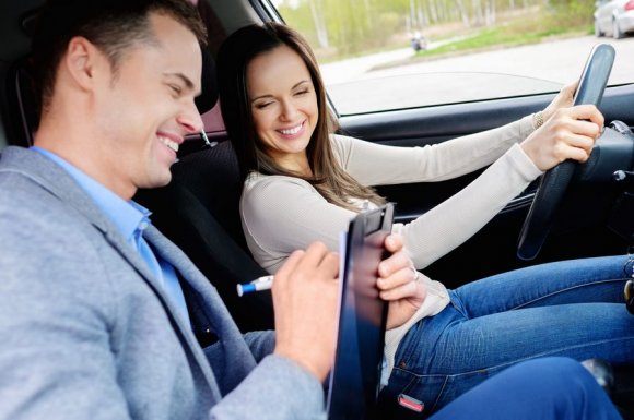 Auto-école avec formation au passage du permis de conduire boite automatique 