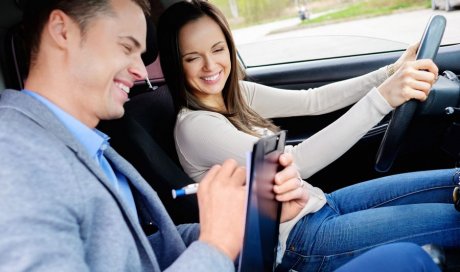 Auto-école avec formation au passage du permis de conduire boite automatique 